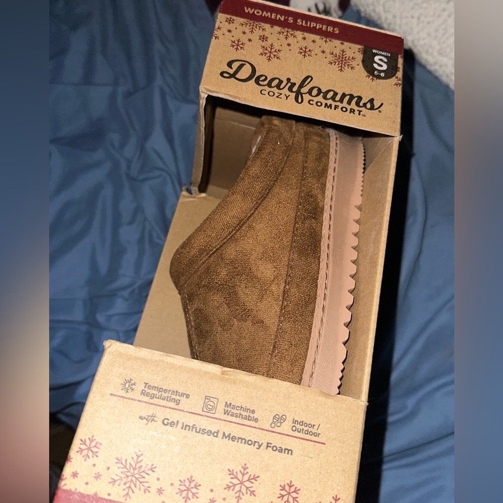 Dearfoams Chestnut Cozy Comfort Women’s Clog Slippers - Picture 5 of 6